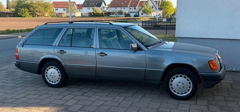 Second-hand Mercedes E250 90 CP (66 kW) 1992 Gri Break