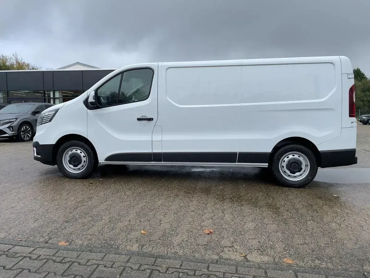 Neu Renault Trafic Komfort 110 PS (80 kW) 2025 Arktisweiß (weiß) Van / Kleinbus