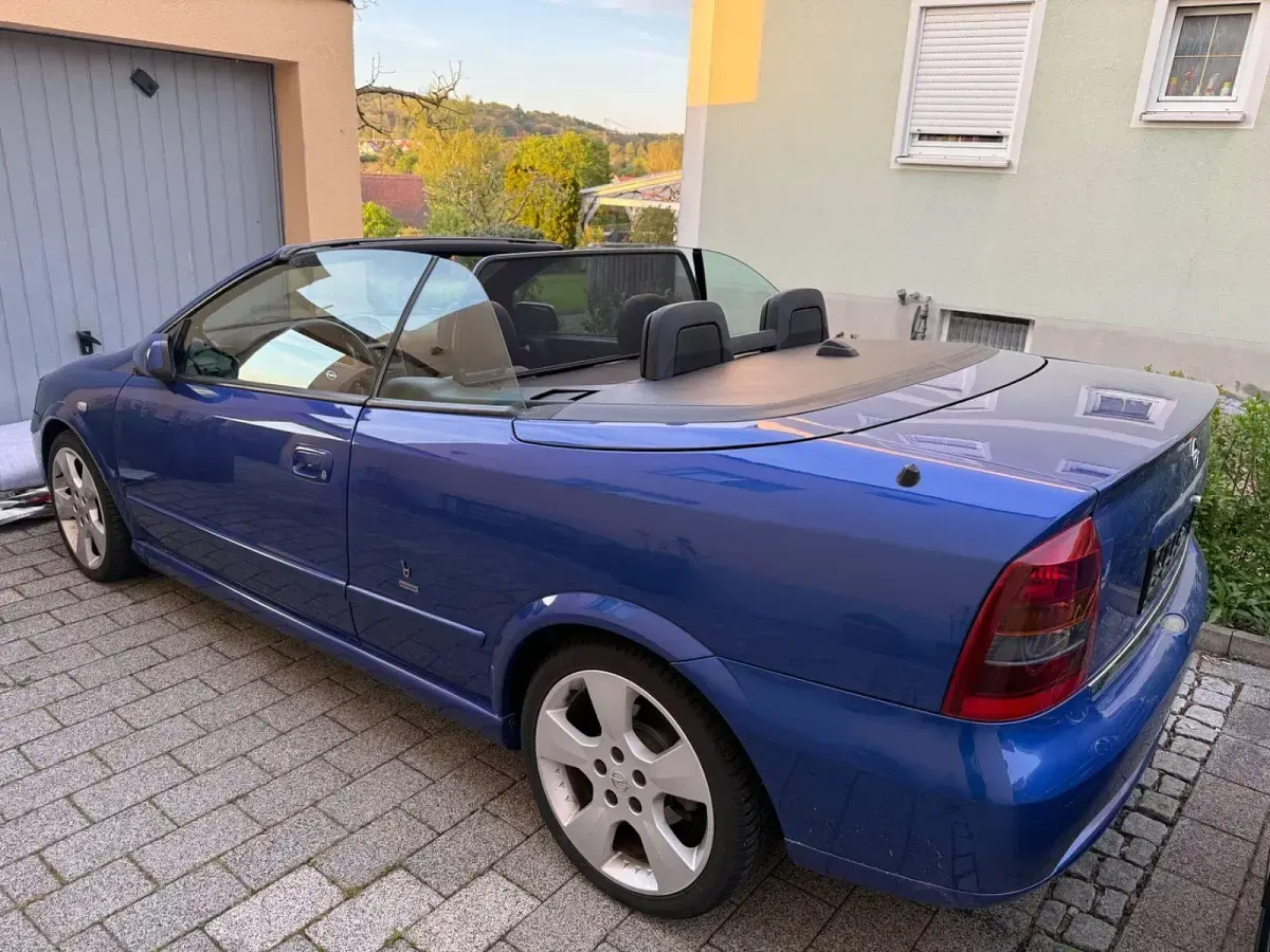 Używany Opel Astra Edition 125 KM (91 kW) 2002 Niebieski Kabriolet