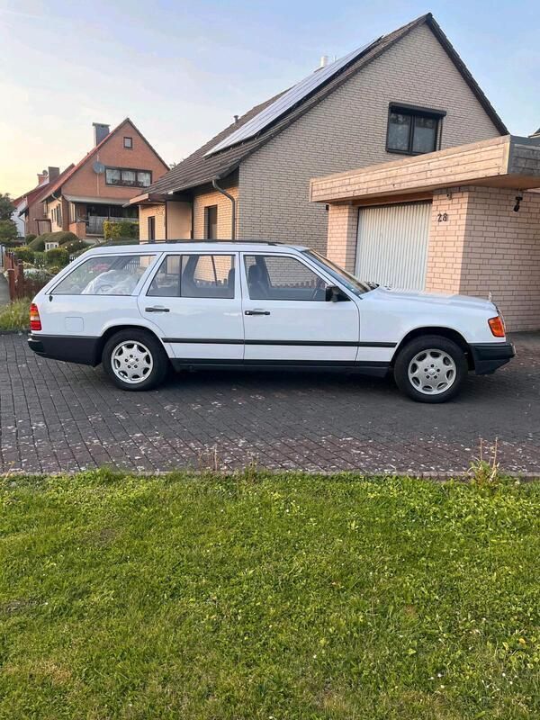 Weiß Gebraucht 1988 Mercedes E230 Kombi | 10.000 € - Bild 1/4