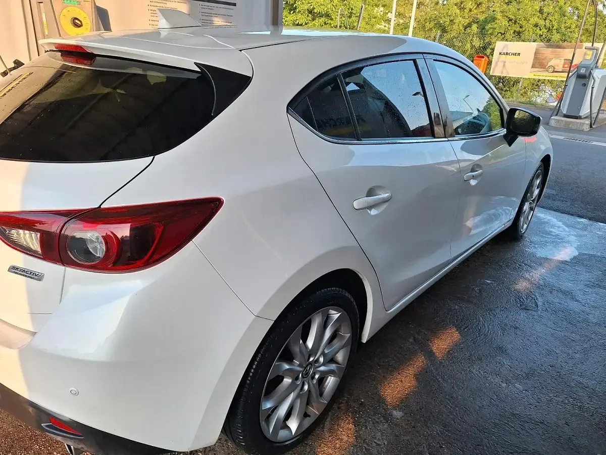 Gebraucht Mazda 3 Sports-Line 150 PS (110 kW) 2015 Weiß Kleinwagen