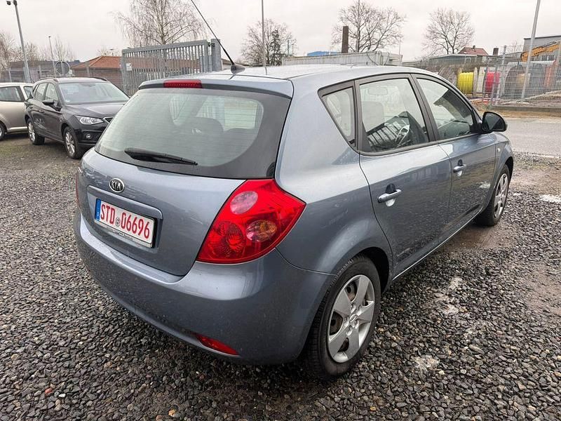 Gebraucht Kia Ceed 109 PS (80 kW) 2008 Blau Kleinwagen