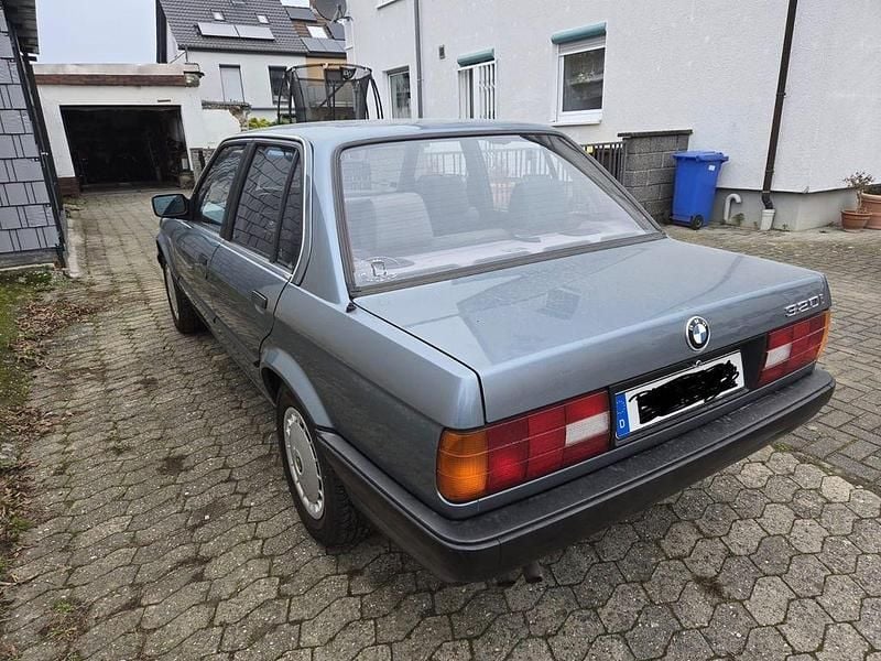 Gebraucht BMW 320 Basis 129 PS (94 kW) 1986 Grau Limousine