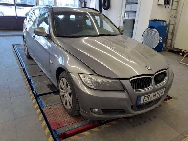 Gebraucht BMW 320 170 PS (125 kW) 2011 Grau Kombi