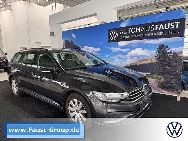 Gebraucht VW Passat 150 PS (110 kW) 2021 Silber metallic Kombi