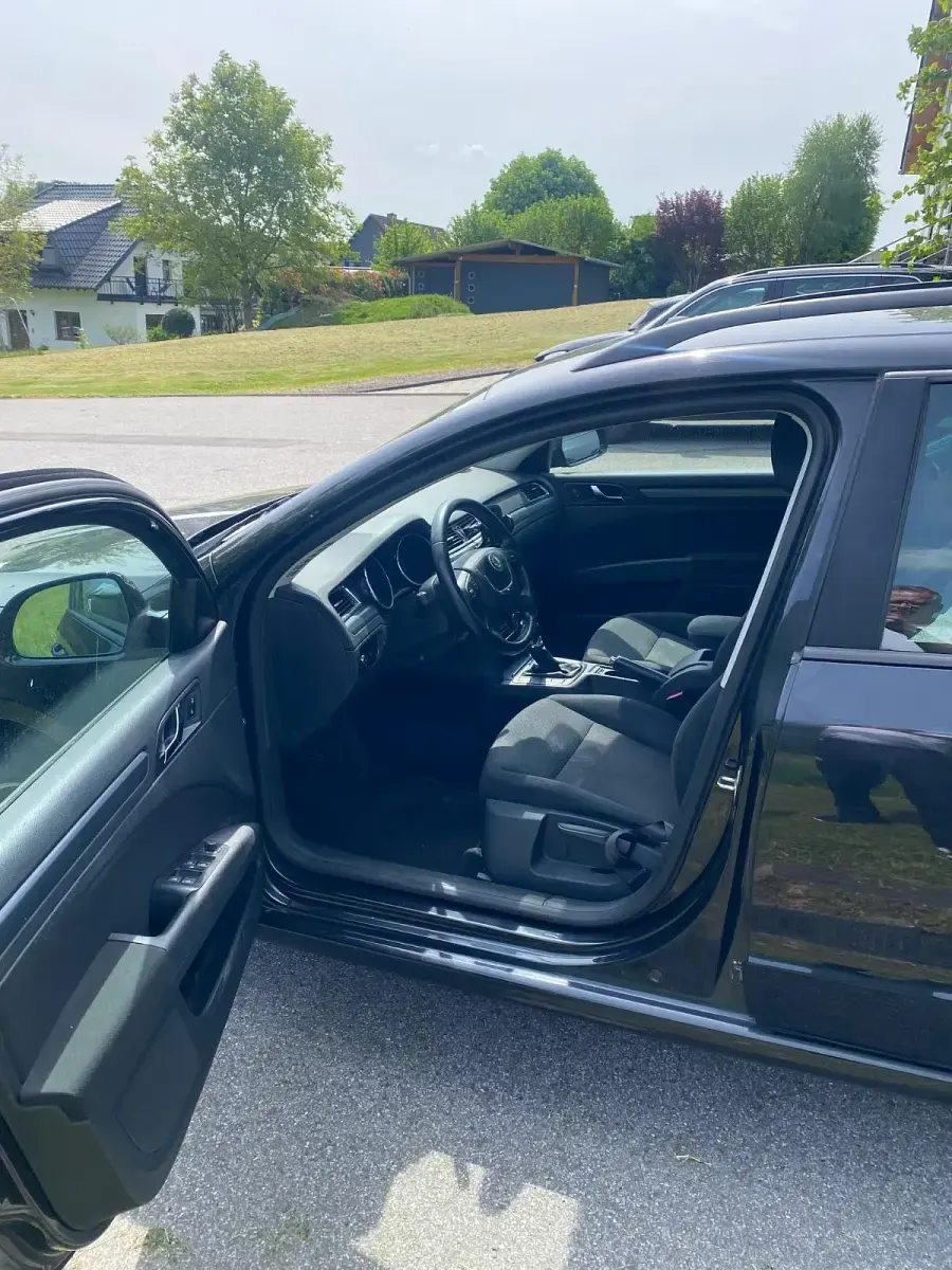 Gebraucht Skoda Superb 140 PS (102 kW) 2013 Schwarz Kombi