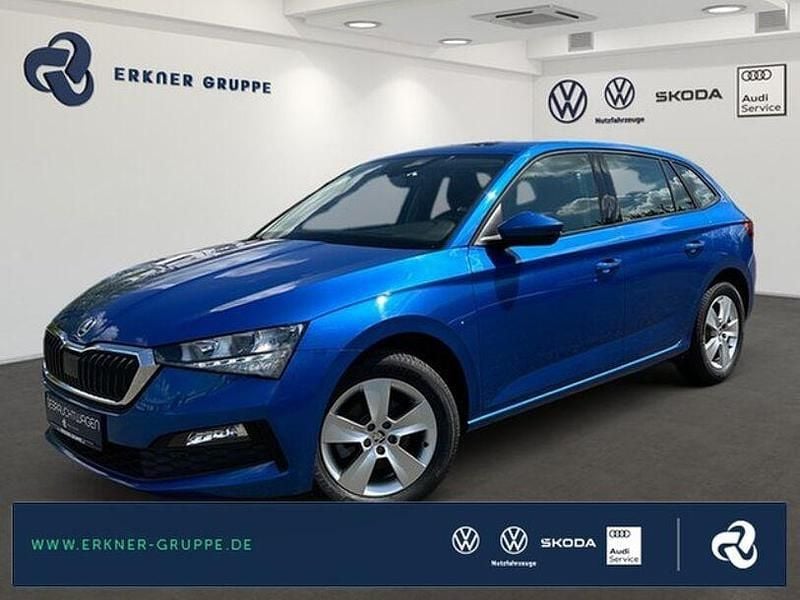 Raceblau metallic Gebraucht 2023 Skoda Scala Ambition Kleinwagen | 16.699 € (Guter Preis) - Bild 1/4