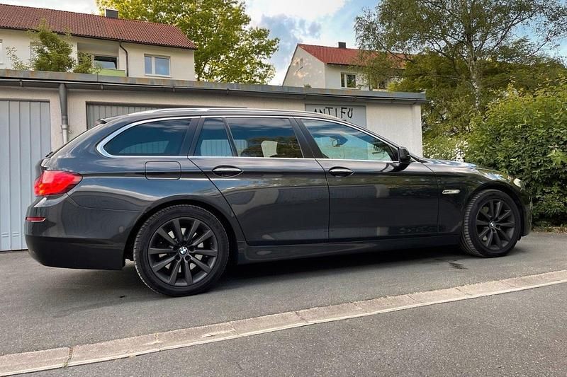 Gebraucht BMW 520 184 PS (135 kW) 2012 Schwarz Kombi
