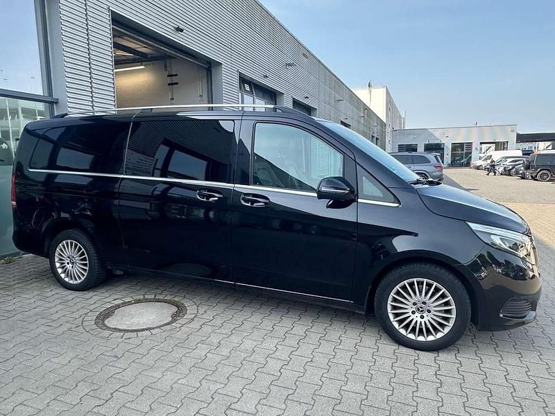 Schwarz Gebraucht 2017 Mercedes V250 Avantgarde Van / Kleinbus | 32.500 € (Superpreis) - Bild 1/4