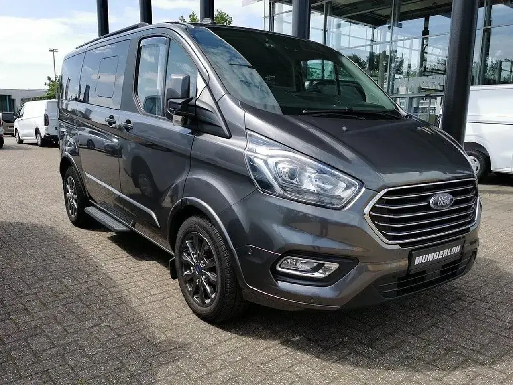 Gebraucht Ford Tourneo 131 PS (96 kW) 2021 Grau Kombi
