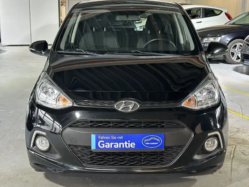Gebraucht Hyundai i10 Passion 67 PS (49 kW) 2016 Schwarz Kleinwagen