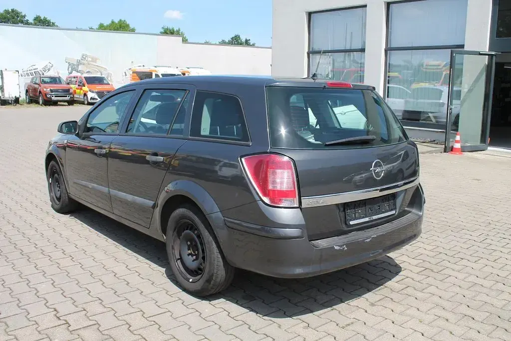 Gebraucht Opel Astra Selection 116 PS (85 kW) 2009 Grau Limousine