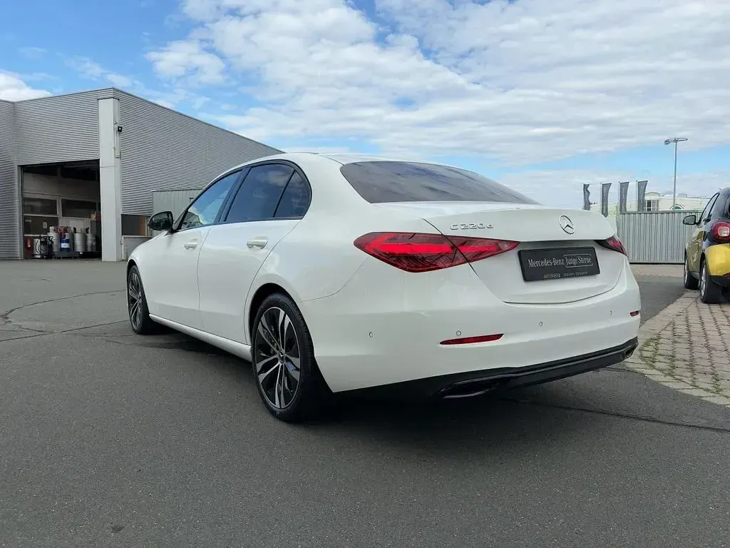 Gebraucht Mercedes C220 Avantgarde 200 PS (147 kW) 2024 Weiß Limousine