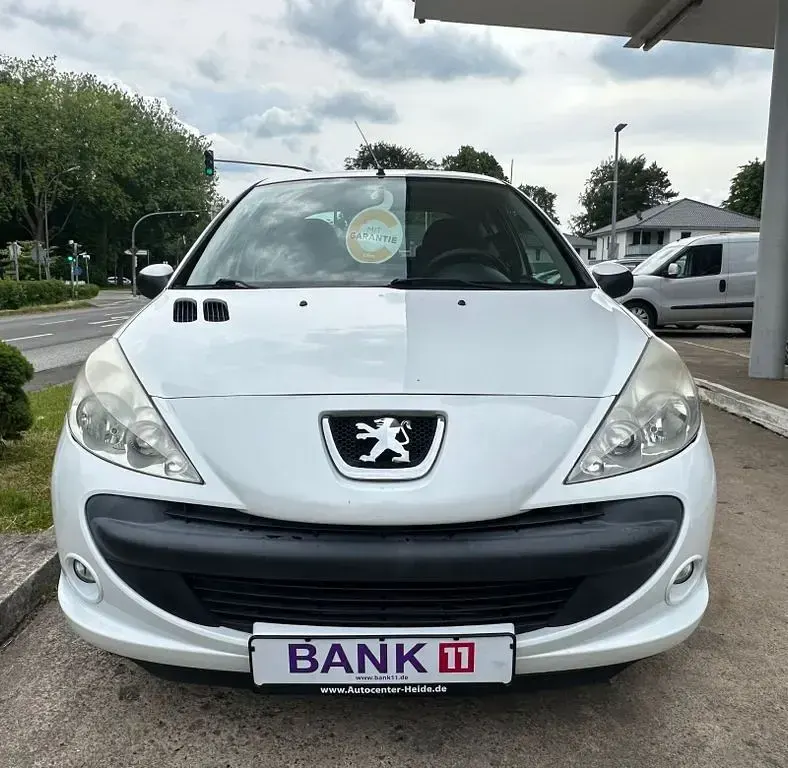 Gebraucht Peugeot 206+ Basis 75 PS (55 kW) 2009 Weiß Kleinwagen