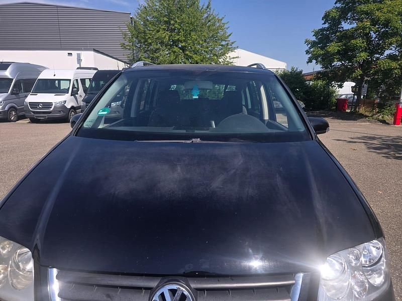 Schwarz Gebraucht 2004 VW Touran Van / Kleinbus | 2.900 € (Etwas zu teuer) - Bild 1/4