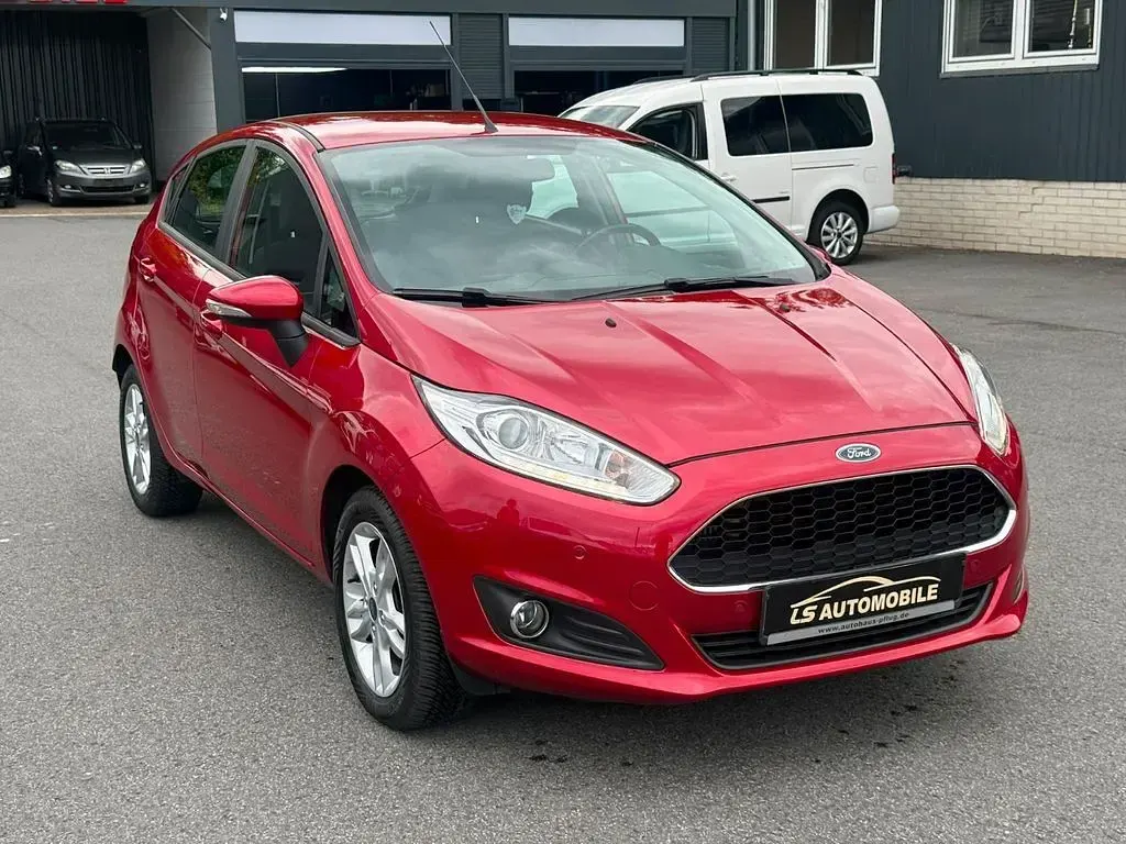 Gebraucht Ford Fiesta 101 PS (74 kW) 2017 Rot Kleinwagen