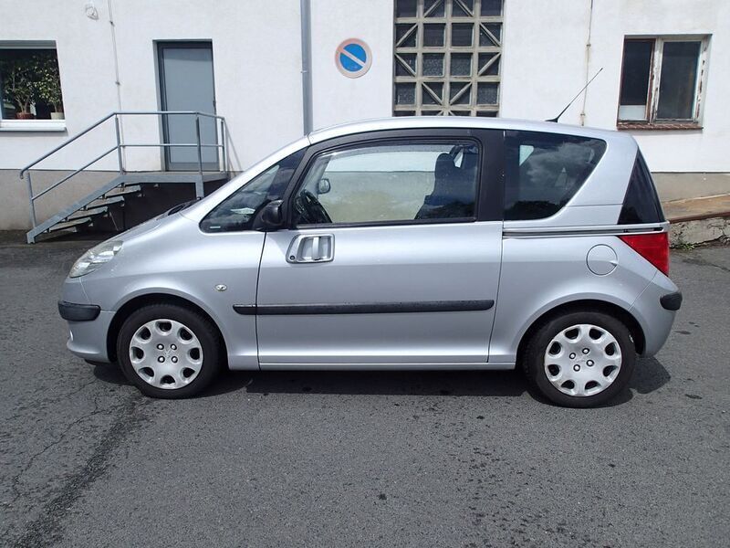 Gebraucht Peugeot 1007 109 PS (80 kW) 2007 Silber Van / Kleinbus