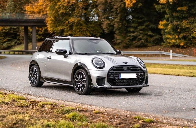 Silber Gebraucht 2025 Mini John Cooper Works Kleinwagen | 36.300 € (Fairer Preis) - Bild 1/4