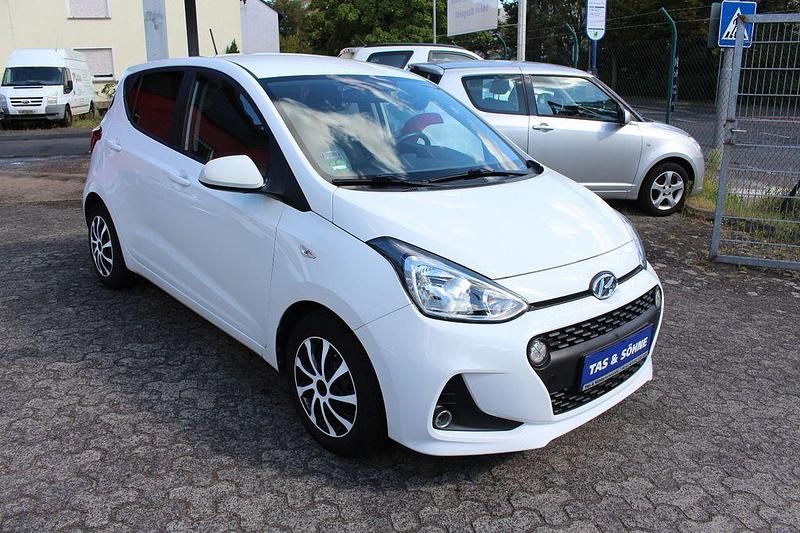 Weiß Gebraucht 2017 Hyundai i10 Trend Kleinwagen | 7.900 € (Fairer Preis) - Bild 1/4