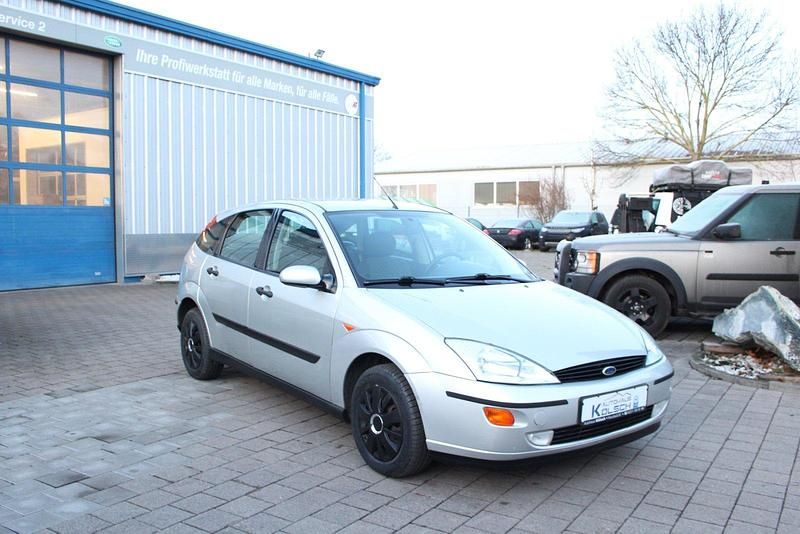 Usata Ford Focus 103 CV (75 kW) 2000 Argento Berlina
