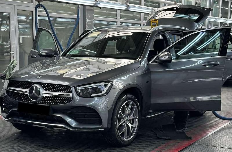 Gebraucht Mercedes GLC300 AMG line 211 PS (155 kW) 2021 SUV