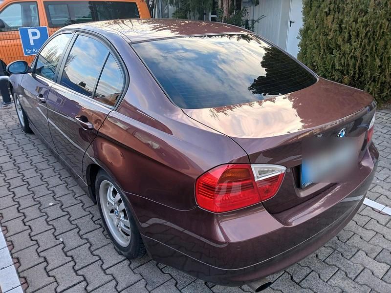 Gebraucht BMW 320 150 PS (110 kW) 2006 Rot Limousine