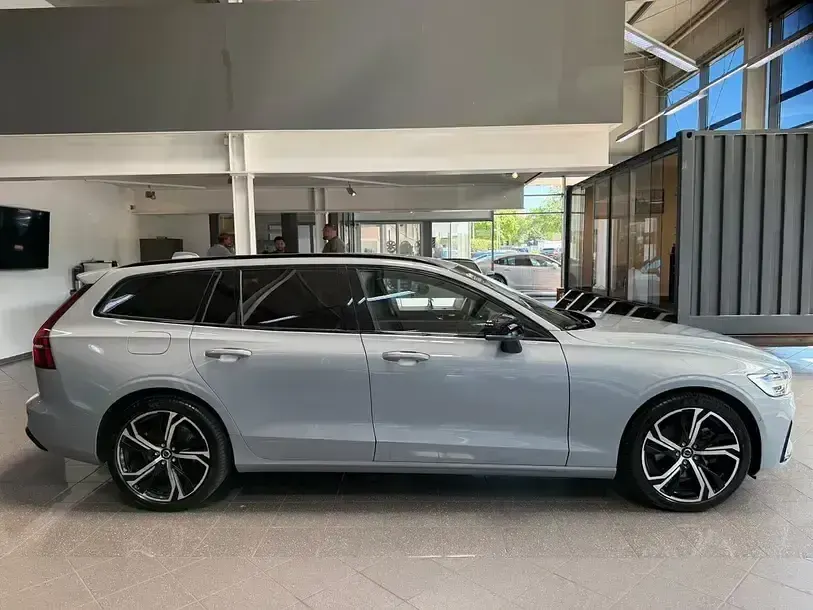 Gebraucht Volvo V60 Plus 360 PS (264 kW) 2025 Vapour grey / metallic (metallic) Kombi
