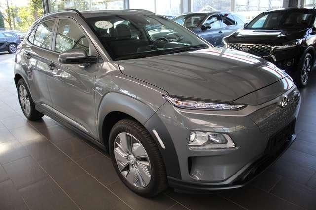 Grau metallic Gebraucht 2021 Hyundai Kona SUV | 19.490 € - Bild 1/4