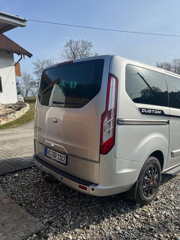 Gebraucht Ford Tourneo Titanium 155 PS (114 kW) 2014 Silber Van / Kleinbus