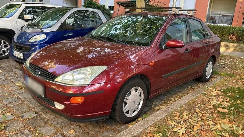 Rot Gebraucht 2000 Ford Focus Ghia Limousine | 750 € (Guter Preis) - Bild 1/4