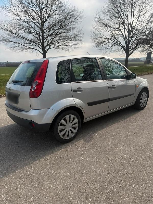Gebraucht Ford Fiesta 60 PS (44 kW) 2006 Silber Kleinwagen