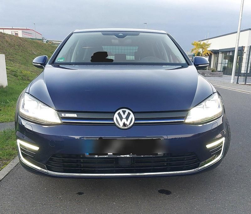 Blau Gebraucht 2020 VW e-Golf Kleinwagen | 14.900 € (Fairer Preis) - Bild 1/4