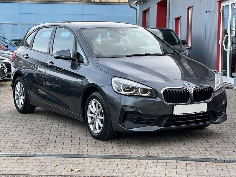 Mineralgrau Gebraucht 2020 BMW 216 Active Tourer Advantage Van / Kleinbus | 14.995 € (Superpreis) - Bild 1/4
