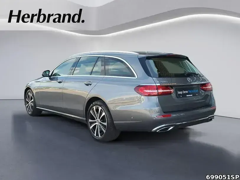 Gebraucht Mercedes E300 Avantgarde 320 PS (235 kW) 2022 Selenitgrau metallic Kombi
