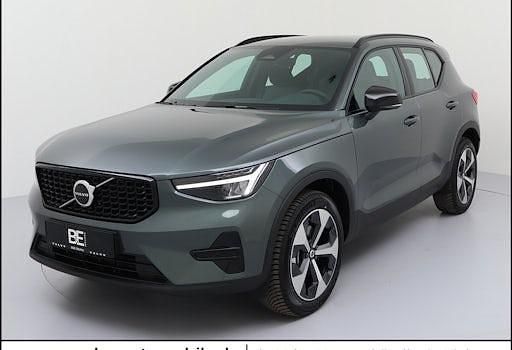 Neu Volvo XC40 Plus 197 PS (144 kW) 2025 Grün SUV