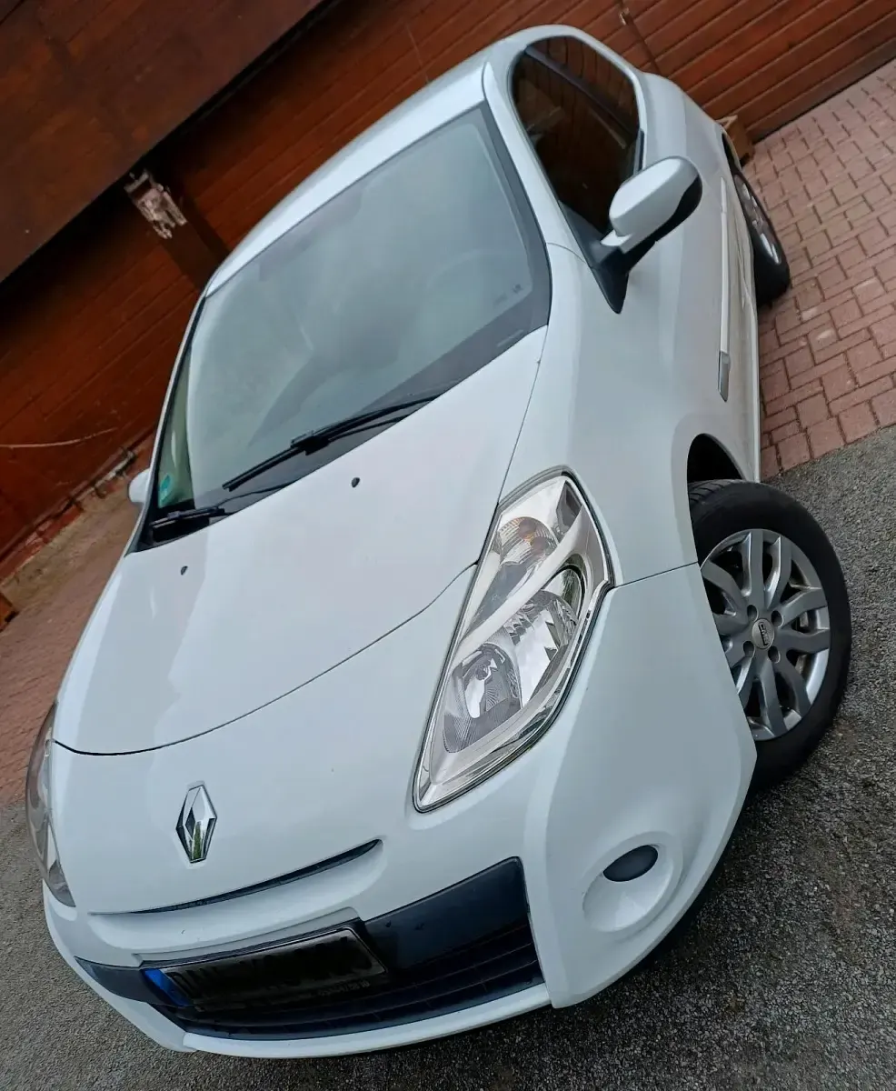 Gebraucht Renault Clio 75 PS (55 kW) 2014 Weiß Kleinwagen