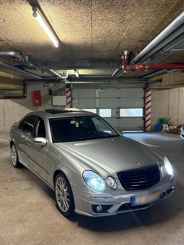 Silber Gebraucht 2004 Mercedes E220 Limousine | 1.500 € (Superpreis) - Bild 1/4