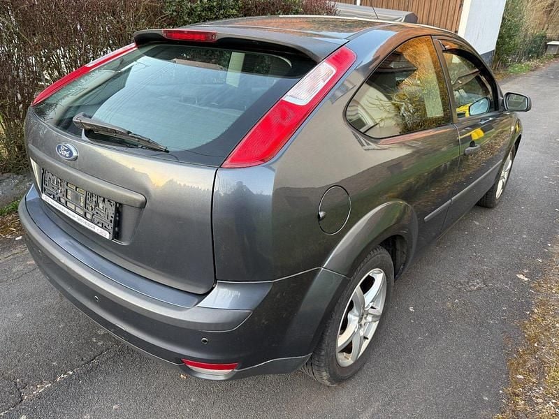 Gebraucht Ford Focus 101 PS (74 kW) 2005 Grau Limousine