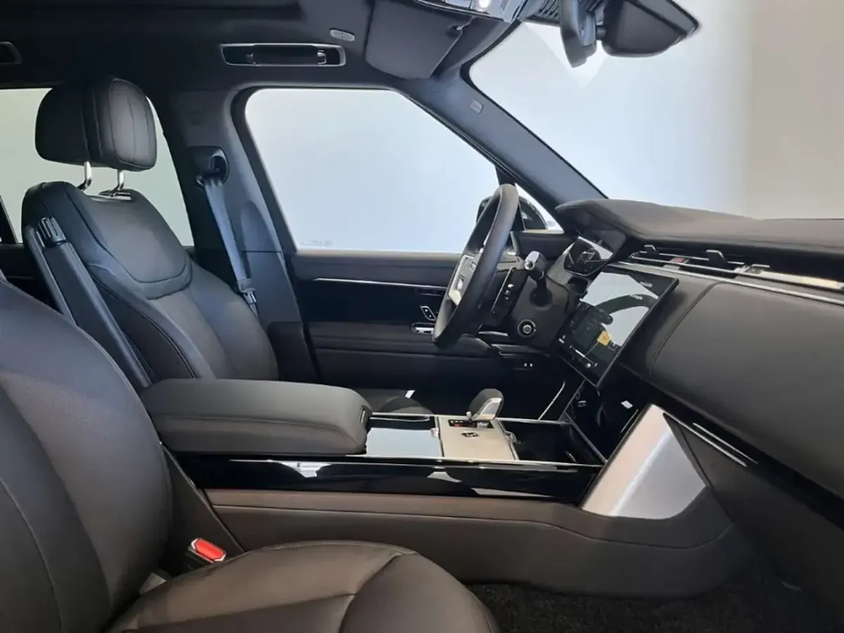Neu Land Rover Range Rover HSE 551 PS (405 kW) 2026 Grau SUV