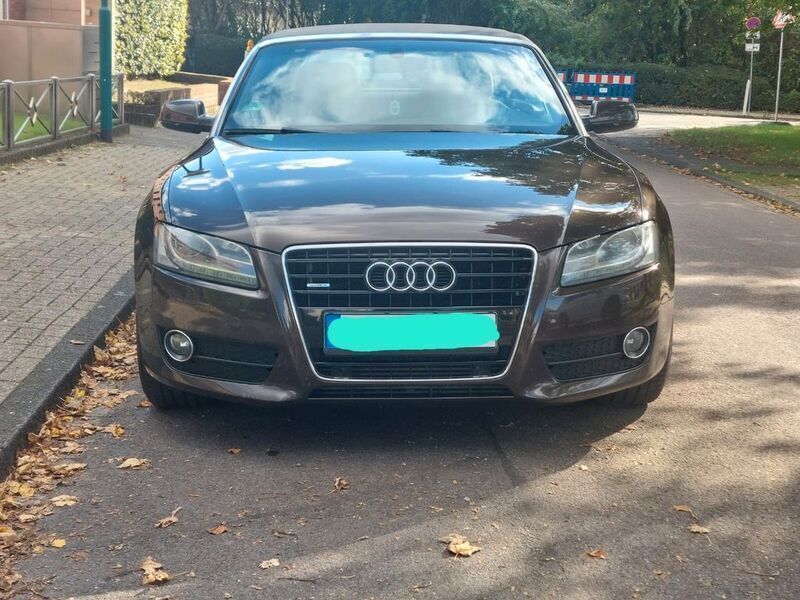 Braun Gebraucht 2011 Audi A5 Cabriolet Ambiente Cabrio | 11.850 € (Guter Preis) - Bild 1/4