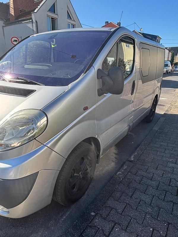 Silber Gebraucht 2008 Opel Vivaro Van | 5.100 € (Fairer Preis) - Bild 1/4