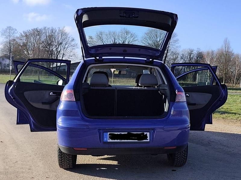 Gebraucht Seat Ibiza Fresh 75 PS (55 kW) 2003 Blau Kleinwagen