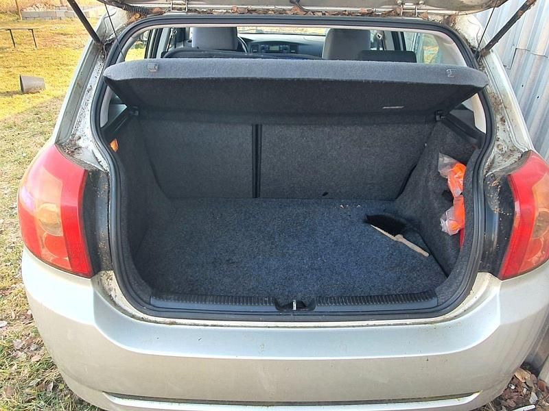 Gebraucht Toyota Corolla 110 PS (80 kW) 2004 Silber Limousine