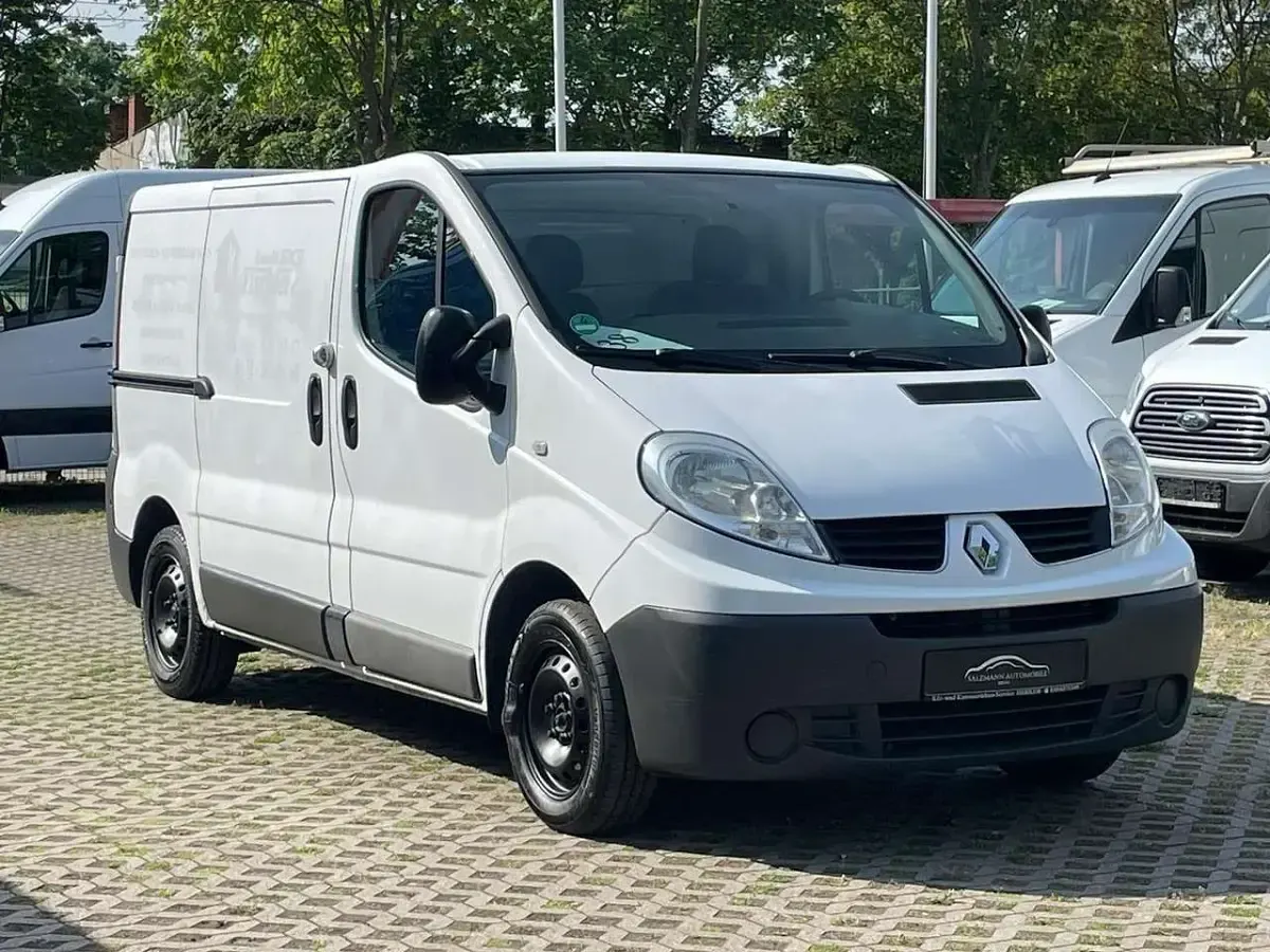 Gebraucht Renault Trafic 90 PS (66 kW) 2008 Weiß Van / Kleinbus