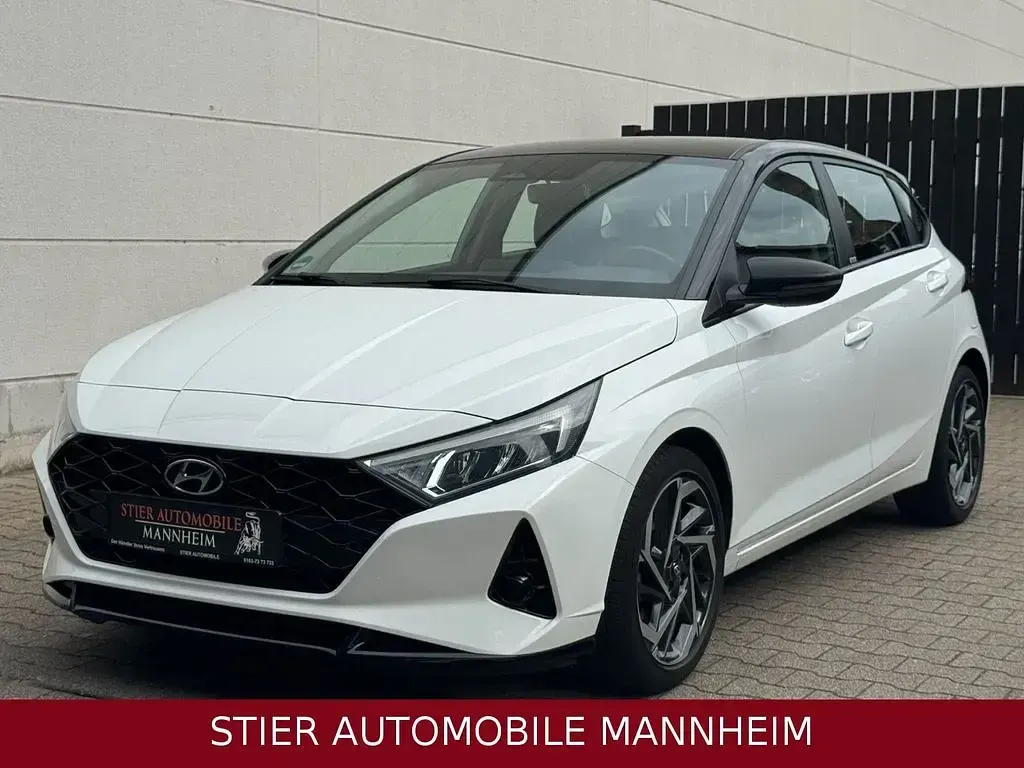 Gebraucht Hyundai i20 Intro Edition 101 PS (74 kW) 2020 Weiß Kleinwagen