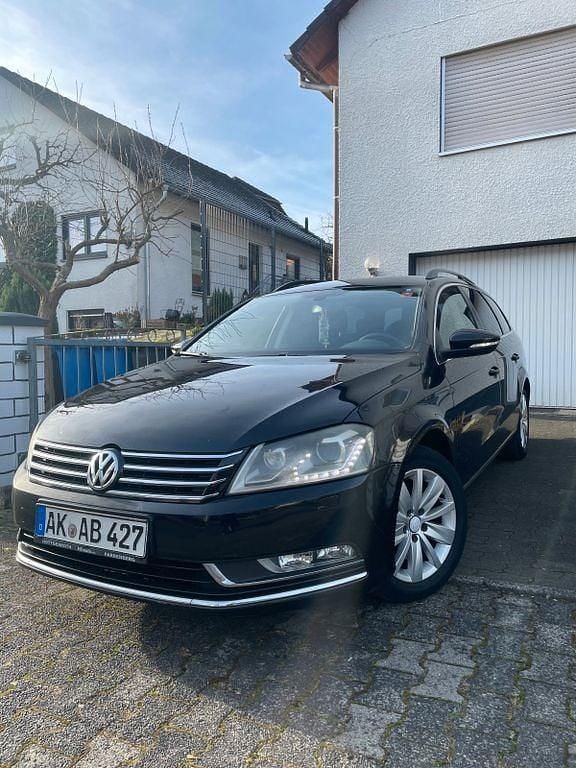 Schwarz Gebraucht 2011 VW Passat Comfortline Kombi | 5.500 € (Fairer Preis) - Bild 1/4