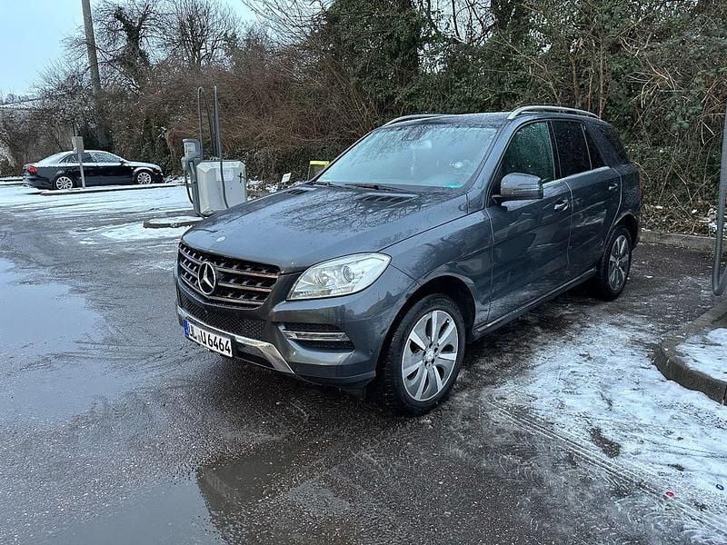 Blau Gebraucht 2015 Mercedes ML350 SUV | 19.500 € (Guter Preis) - Bild 1/4