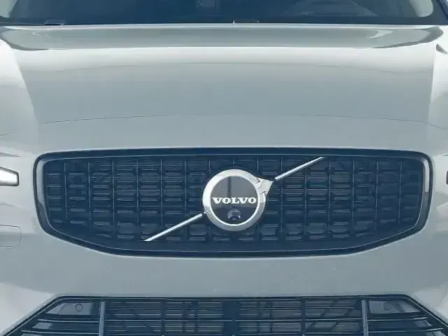Gebraucht Volvo V60 Plus 197 PS (144 kW) 2025 Vapour grey Kombi