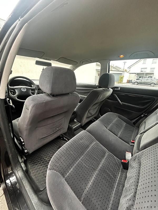 Gebraucht VW Passat Basis 90 PS (66 kW) 2000 Schwarz Kombi