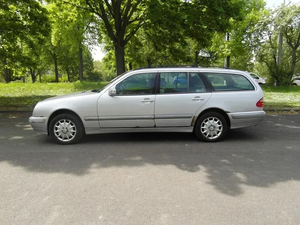 Gebraucht Mercedes E280 Elegance 204 PS (150 kW) 2000 Silber Limousine